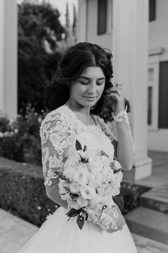 Portrait in black and white of a bride at the Manor estate