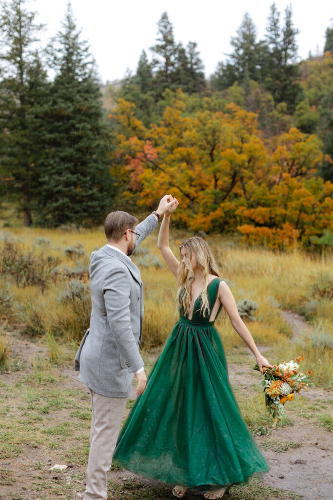 Fall Engagement session with bouquet
