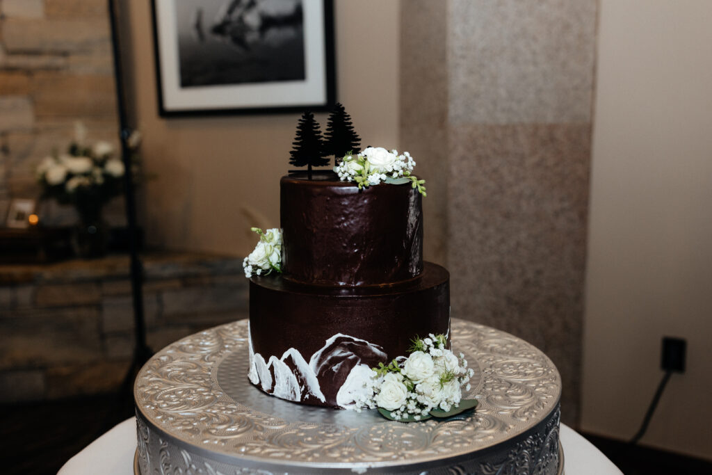 wedding reception at everline resort, chocolate wedding cake