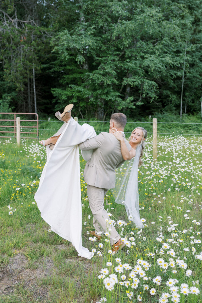 Sandpoint Idaho Wedding at Schweitzer  Mountain resort | Shannon Bryn Photo