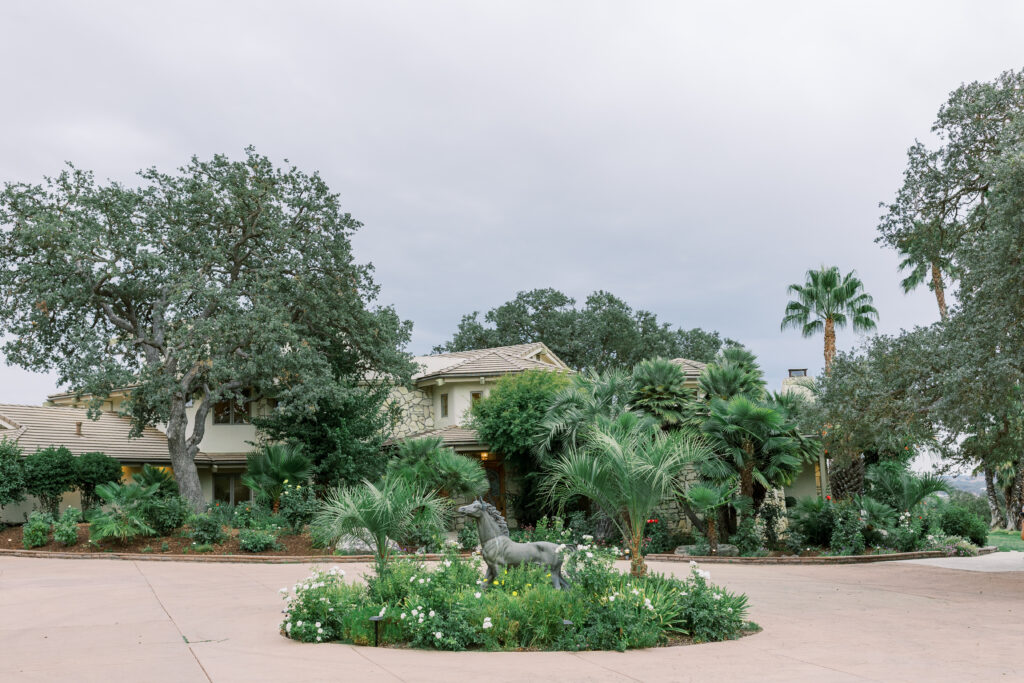 Outdoor ceremony at Eagle Oak Ranch with vineyard views in Paso Robles